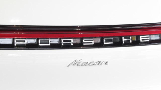 マカン スポーツクロノパッケージ