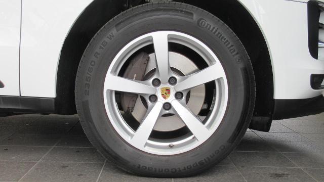 マカン スポーツクロノパッケージ