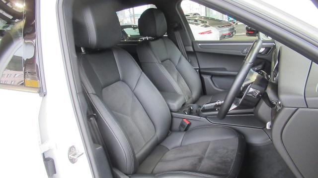 マカン スポーツクロノパッケージ