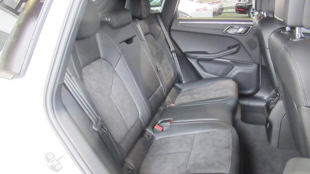 マカン スポーツクロノパッケージ