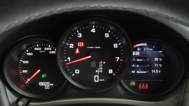 マカン スポーツクロノパッケージ