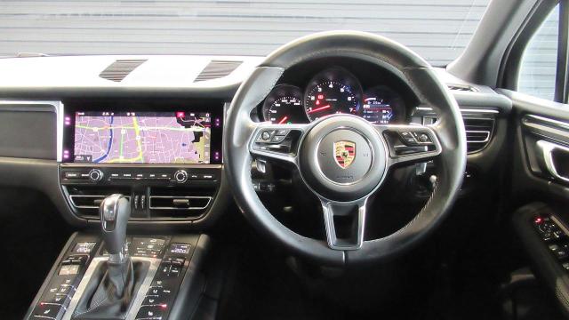 マカン スポーツクロノパッケージ