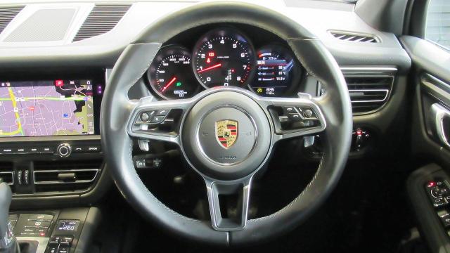 マカン スポーツクロノパッケージ