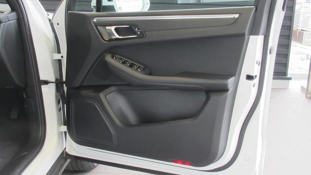 マカン スポーツクロノパッケージ