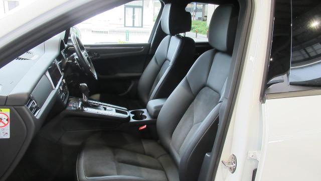 マカン スポーツクロノパッケージ