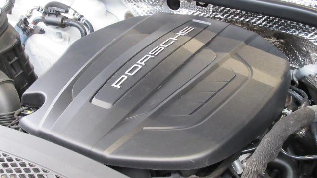 マカン スポーツクロノパッケージ