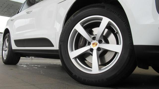 マカン スポーツクロノパッケージ