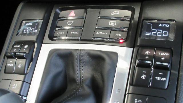 マカン スポーツクロノパッケージ