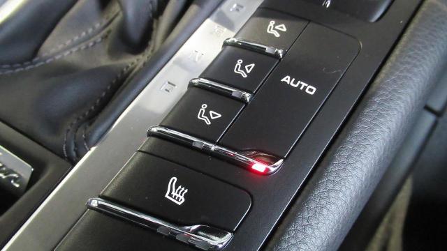 マカン スポーツクロノパッケージ