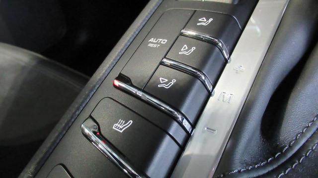 マカン スポーツクロノパッケージ