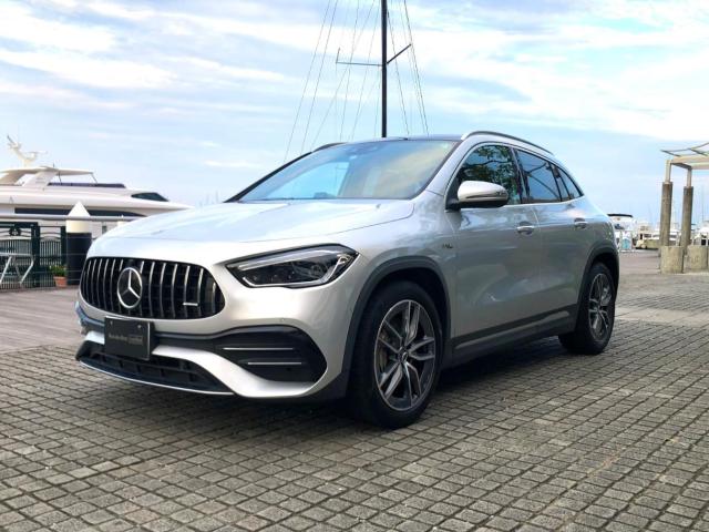 メルセデス‐AMG GLA35 4MATIC AMGパフォーマンスパッケージ・AMGアドバンスドパッケージ