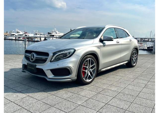 メルセデス‐AMG GLA45 4MATIC AMGアドバンスドパッケージ