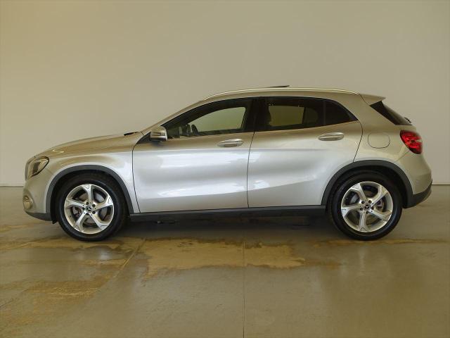 GLA220 4MATIC レーダーセーフティパッケージ・プレミアムパッケージ