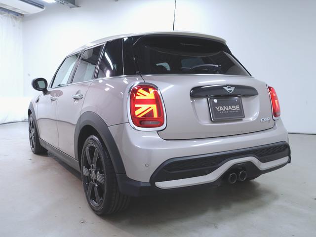 ミニクーパーS エッセンシャル・トリム