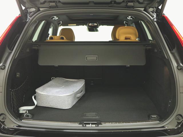 XC60 リチャージPHEV T8 AWD インスクリプション