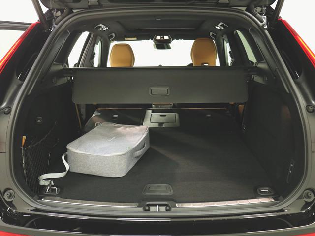 XC60 リチャージPHEV T8 AWD インスクリプション