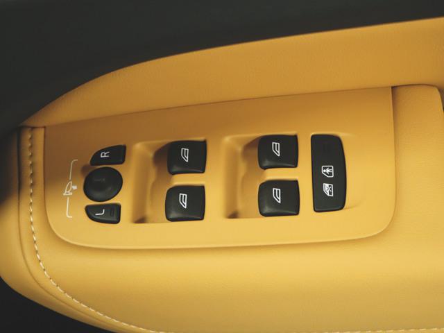 XC60 リチャージPHEV T8 AWD インスクリプション