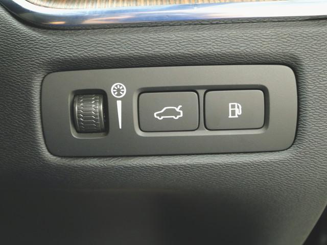 XC60 リチャージPHEV T8 AWD インスクリプション