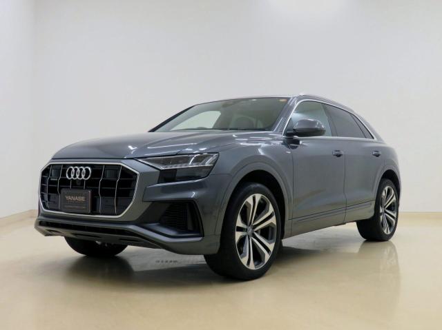 アウディ Q8 55 TFSI クワトロ デビューパッケージ Sライン コンフォートアシスタンスパッケージ
