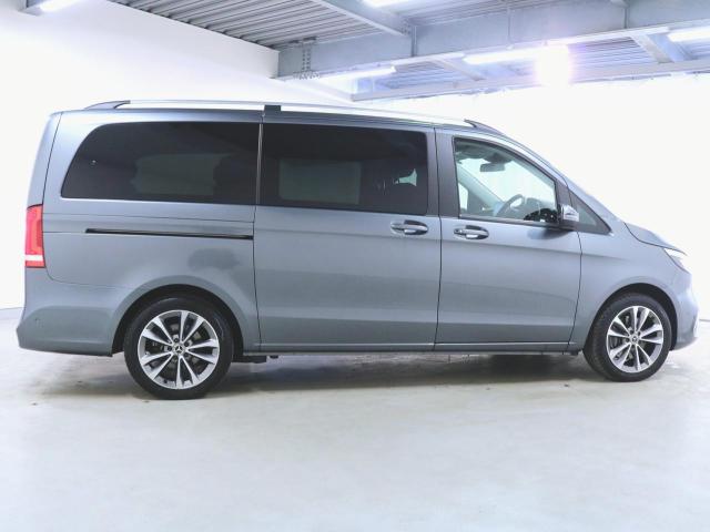 V220d アバンギャルド ロング エクスクルーシブシートパッケージ