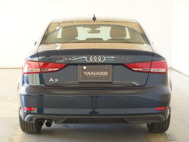 A3 セダン 30TFSI