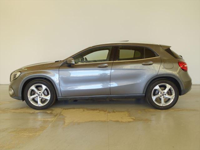 GLA220 4MATIC レーダーセーフティパッケージ・プレミアムパッケージ