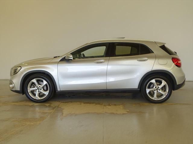GLA220 4MATIC レーダーセーフティパッケージ・プレミアムパッケージ