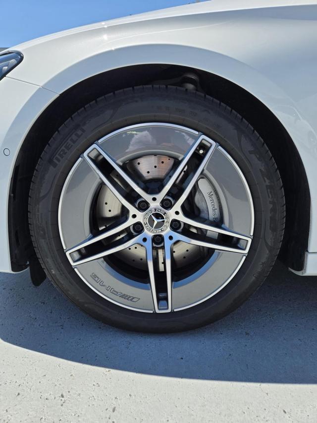 E220 d ステーションワゴン アバンギャルド AMGラインパッケージ・レザーエクスクルーシブパッケージ・アドバンスドパッケージ・デジタルインテリアパッケージ