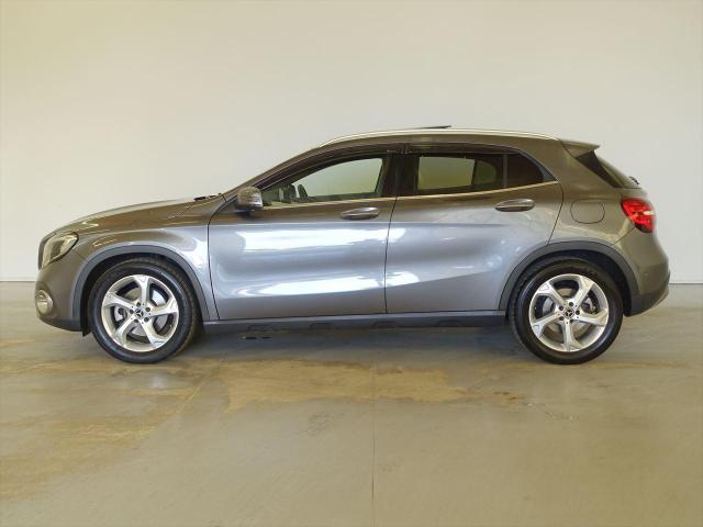 GLA220 4MATIC レーダーセーフティパッケージ・プレミアムパッケージ