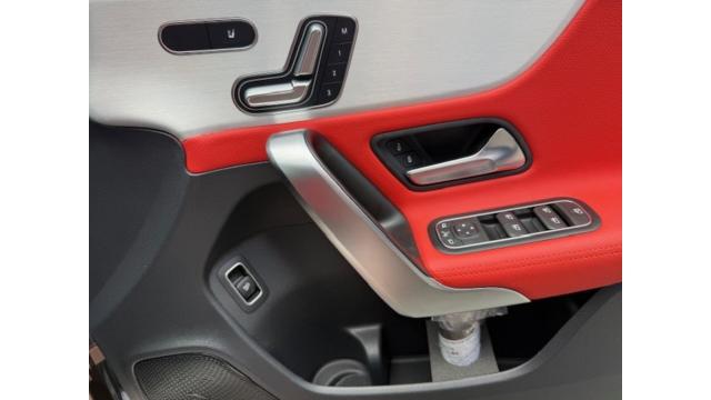 A35 4マチック セダン アドバンスドパッケージ AMGパフォーマンスパッケージ