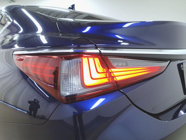 ES300h バージョンL