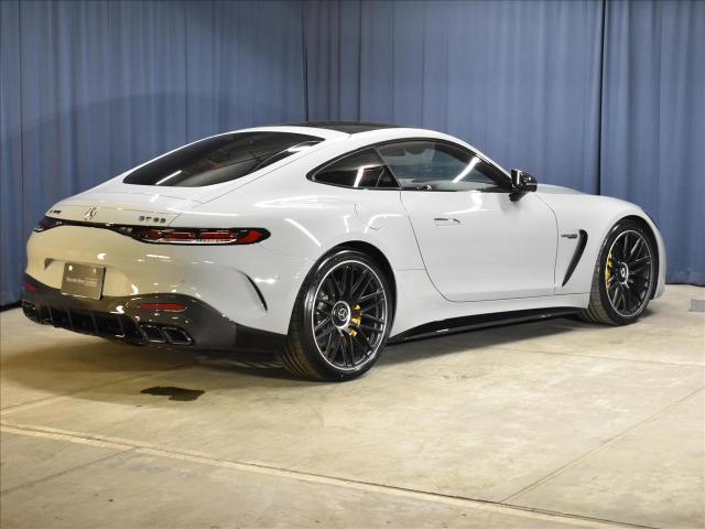 AMG GT63 4マチック+ クーペ AMGカーボンパッケージ・カドウシキリアシート