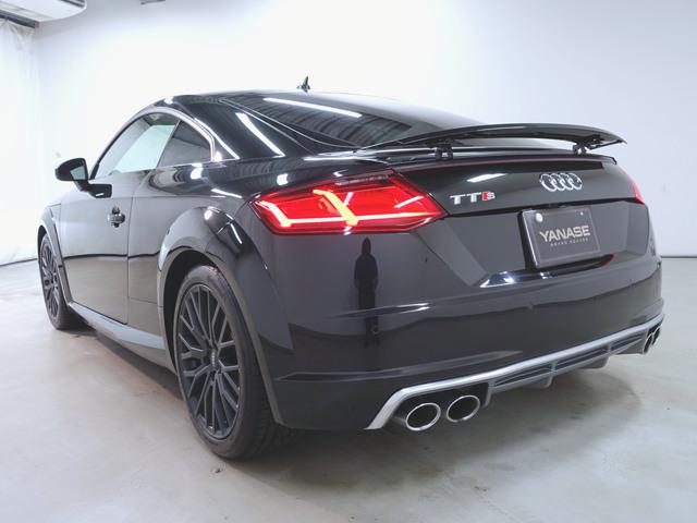 TTS クーペ 2.0 TFSI クワトロ