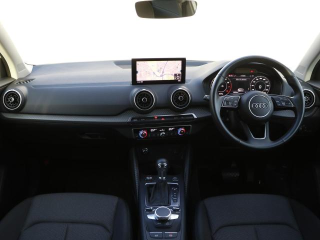 Q2 30 TFSI スポーツ