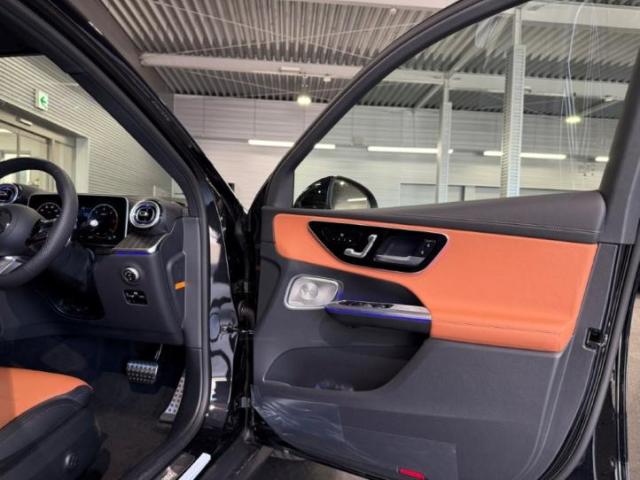 GLC220 d 4MATIC AMGラインパッケージ・AMGレザーエクスクルーシブパッケージ・ドライバーズパッケージ