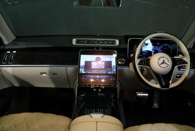 S400d 4マチック AMGライン レザーエクスクルーシブパッケージ ベーシックパッケージ ARヘッドアップディスプレイ 3Dコックピットディスプレイ