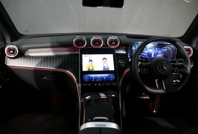 GLC220 d 4MATIC AMGラインパッケージ・AMGレザーエクスクルーシブパッケージ・ドライバーズパッケージ