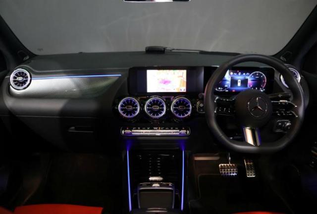 GLA200 d 4MATIC AMGラインパッケージ・AMGレザーエクスクルーシブパッケージ・コンフォートパッケージ
