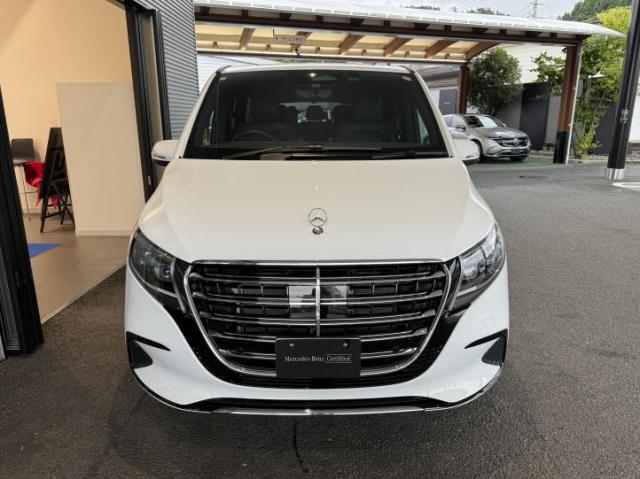 V220d Black Suuite